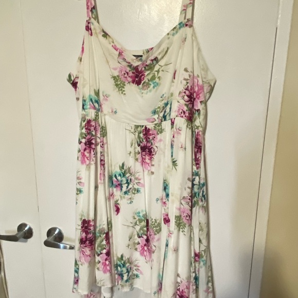 PLUS SIZE dress from Torrid - Picture 2 of 4